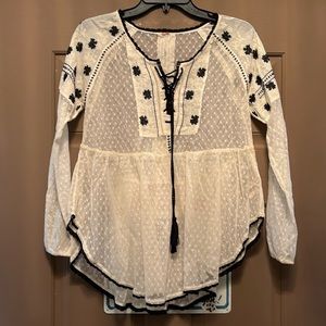 Free People Star Dust Mesh Roses Are Red Embroidered Lace Top size Small